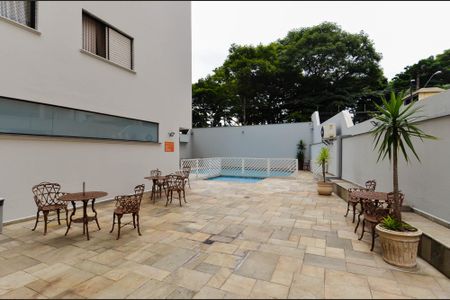 Apartamento à venda com 70m², 3 quartos e 2 vagas Apartamento à venda com 70m², 3 quartos e 2 vagasÁrea comum - Piscina