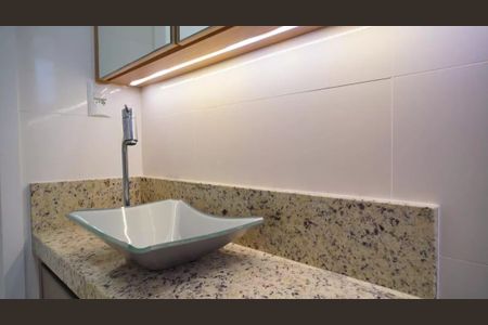 Apartamento para alugar com 65m², 2 quartos e 1 vaga Apartamento para alugar com 65m², 2 quartos e 1 vagaBanheiro