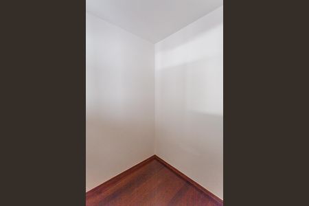 Apartamento à venda com 127m², 4 quartos e 2 vagas Apartamento à venda com 127m², 4 quartos e 2 vagasQuarto de Serviço