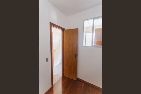 Apartamento à venda com 127m², 4 quartos e 2 vagas Apartamento à venda com 127m², 4 quartos e 2 vagasQuarto de Serviço