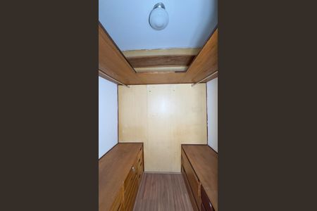 Apartamento para alugar com 100m², 3 quartos e 1 vaga Apartamento para alugar com 100m², 3 quartos e 1 vagaCloset