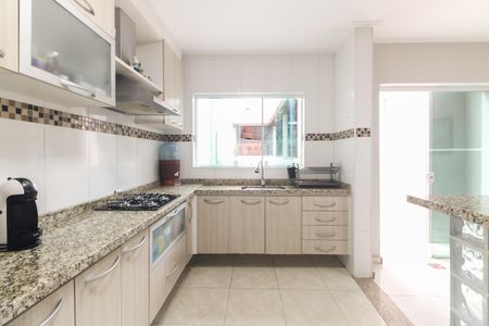 Casa à venda com 144m², 3 quartos e 2 vagasCozinha 