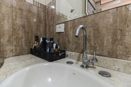 Casa à venda com 144m², 3 quartos e 2 vagasBanheiro Suíte 2