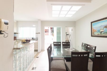 Casa à venda com 144m², 3 quartos e 2 vagasSala 