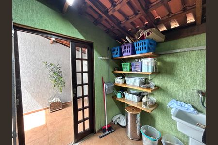Casa à venda com 79m², 2 quartos e 1 vagaÁrea de Serviço