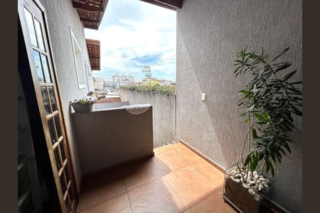 Casa à venda com 79m², 2 quartos e 1 vagaÁrea de Serviço