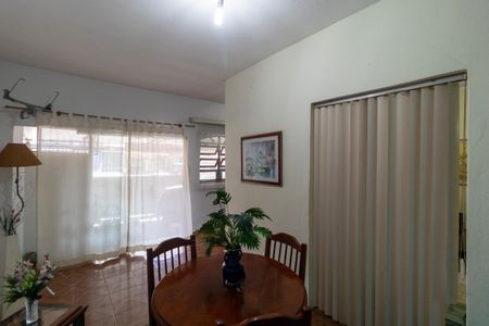 Casa para alugar com 170m², 4 quartos e 3 vagas Casa para alugar com 170m², 4 quartos e 3 vagasSalas