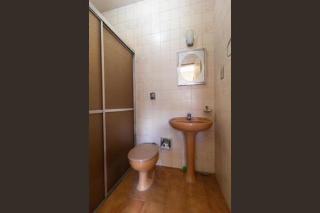 Casa para alugar com 170m², 4 quartos e 3 vagas Casa para alugar com 170m², 4 quartos e 3 vagasbanehiro da Suíte da edícula