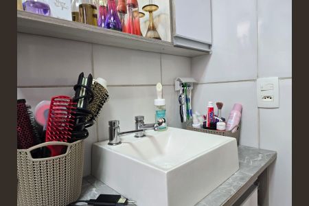 Apartamento à venda com 44m², 2 quartos e 1 vaga Apartamento à venda com 44m², 2 quartos e 1 vagaBanheiro Social