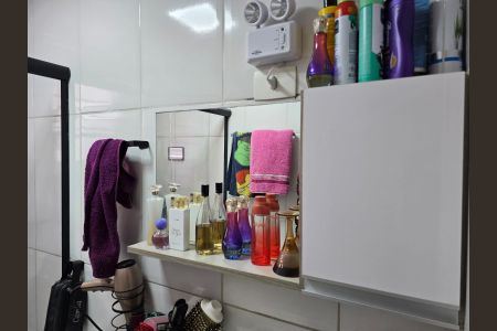 Apartamento à venda com 44m², 2 quartos e 1 vaga Apartamento à venda com 44m², 2 quartos e 1 vagaBanheiro Social