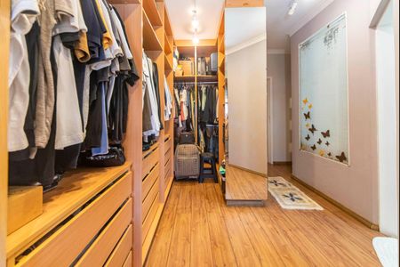 Casa à venda com 330m², 3 quartos e 5 vagasCloset do Quarto 2