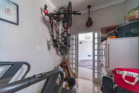 Casa à venda com 330m², 3 quartos e 5 vagasQuarto da garagem