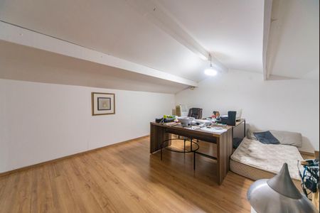 Casa à venda com 330m², 3 quartos e 5 vagasSótão