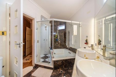 Casa à venda com 330m², 3 quartos e 5 vagasBanheiro do Quarto 2