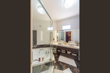 Casa à venda com 330m², 3 quartos e 5 vagasBanheiro do Quarto 2