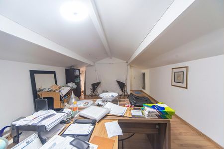 Casa à venda com 330m², 3 quartos e 5 vagasSótão