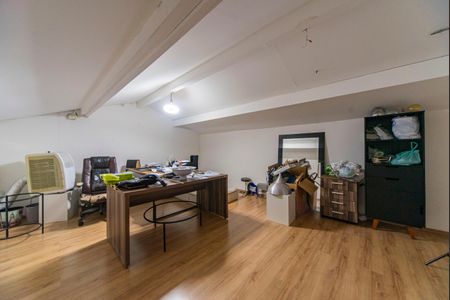 Casa à venda com 330m², 3 quartos e 5 vagasSótão