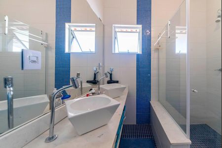 Casa à venda com 330m², 3 quartos e 5 vagasBanheiro Social