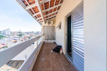 Casa à venda com 330m², 3 quartos e 5 vagasVaranda dos quartos 2 e 3
