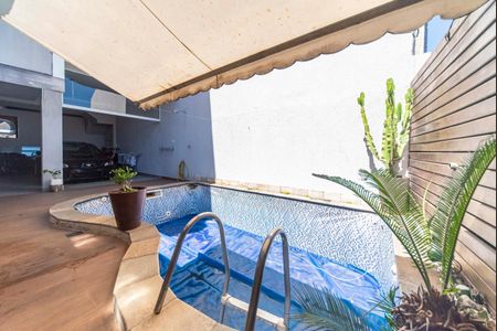 Casa à venda com 330m², 3 quartos e 5 vagasPiscina