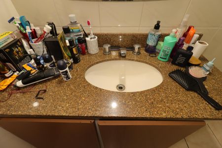 Apartamento à venda com 73m², 3 quartos e 2 vagasBanheiro da Suíte - Pia