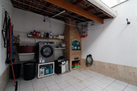 Casa à venda com 110m², 3 quartos e 3 vagasÁrea de Serviço