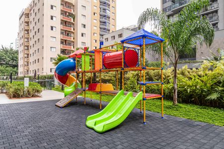 Apartamento à venda com 100m², 2 quartos e 2 vagasÁrea comum - Playground