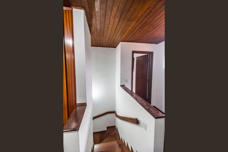 Casa para alugar com 350m², 3 quartos e 4 vagasEscada