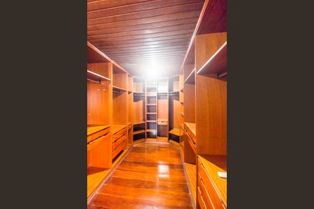 Casa para alugar com 350m², 3 quartos e 4 vagasCloset da suíte