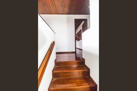 Casa para alugar com 350m², 3 quartos e 4 vagasEscada
