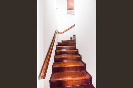 Casa para alugar com 350m², 3 quartos e 4 vagasEscada