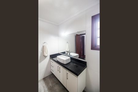Casa para alugar com 350m², 3 quartos e 4 vagasBanheiro 2
