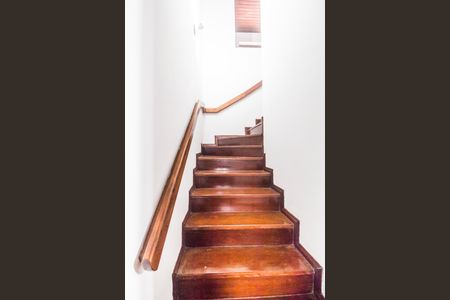 Casa para alugar com 350m², 3 quartos e 4 vagasEscada