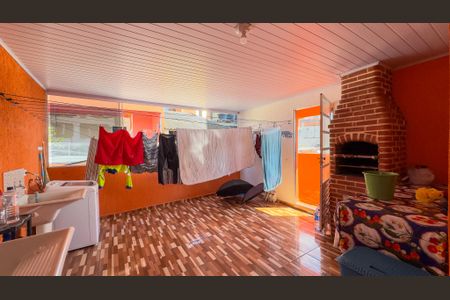 Casa à venda com 53m², 5 quartos e 1 vagaÁrea de Serviço