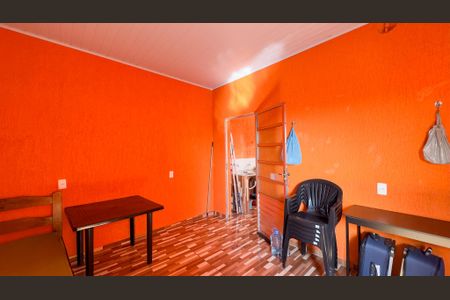 Casa à venda com 53m², 5 quartos e 1 vagaÁrea de Serviço