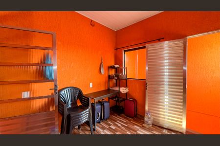 Casa à venda com 53m², 5 quartos e 1 vagaÁrea de Serviço