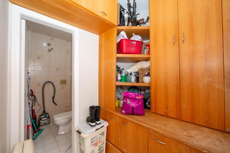 Apartamento à venda com 170m², 4 quartos e 2 vagasQUARTO E BANHO DE EMPREGADA