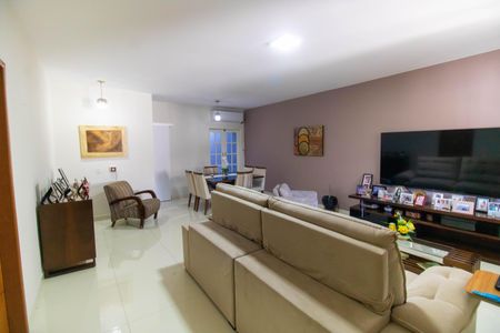 Sala de casa à venda com 3 quartos, 250m² em Piratininga, Niterói