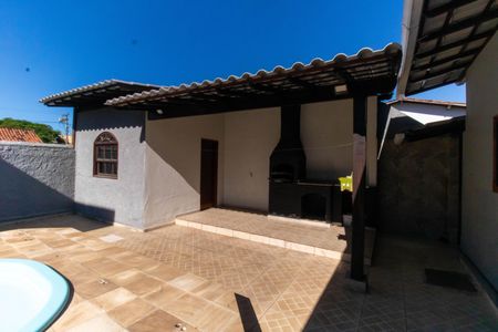 Casa à venda com 250m², 3 quartos e 1 vagaÁrea externa