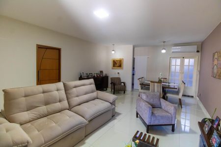 Casa à venda com 250m², 3 quartos e 1 vagaSala