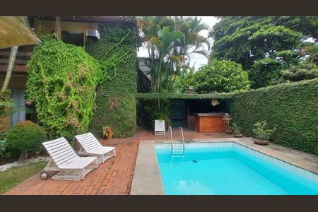 Casa à venda com 4 quartos, 377m² em Jacarepaguá, Rio de Janeiro