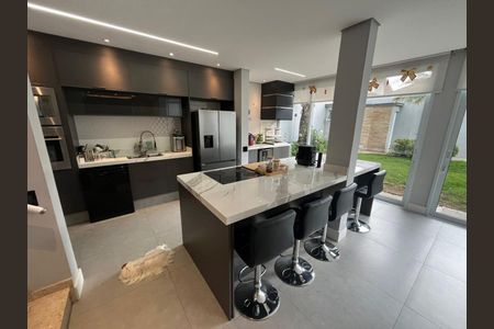 Casa à venda com 160m², 3 quartos e 2 vagas Casa à venda com 160m², 3 quartos e 2 vagasCozinha