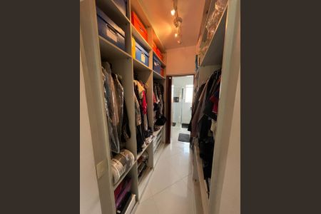 Casa à venda com 160m², 3 quartos e 2 vagas Casa à venda com 160m², 3 quartos e 2 vagasCloset