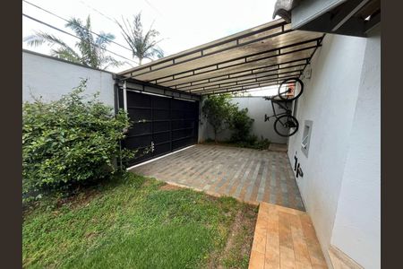 Casa à venda com 160m², 3 quartos e 2 vagas Casa à venda com 160m², 3 quartos e 2 vagasÁrea de serviço
