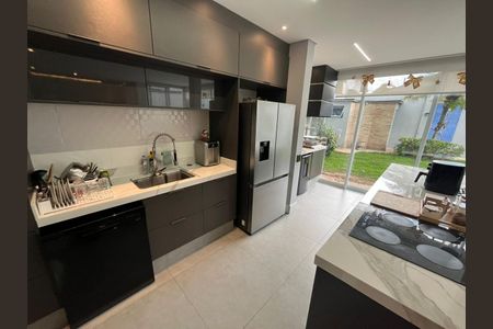 Casa à venda com 160m², 3 quartos e 2 vagas Casa à venda com 160m², 3 quartos e 2 vagasCozinha