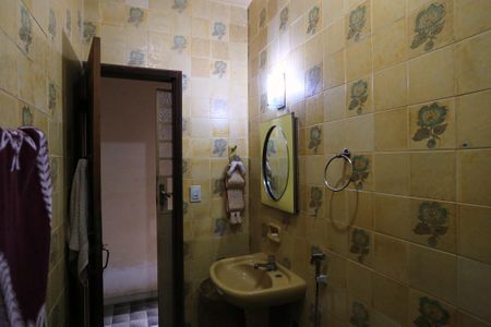 Casa à venda com 40m², 4 quartos e 2 vagas Casa à venda com 40m², 4 quartos e 2 vagasBanheiro 1