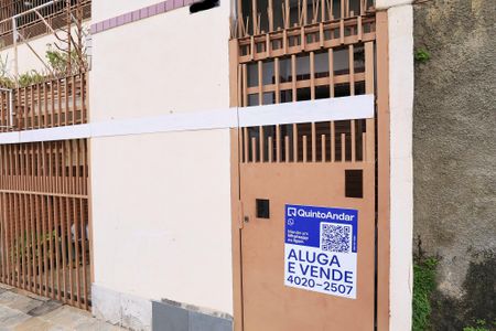 Casa à venda com 40m², 4 quartos e 2 vagas Casa à venda com 40m², 4 quartos e 2 vagasFachada com Plaquinha