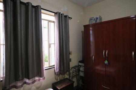 Casa à venda com 40m², 4 quartos e 2 vagas Casa à venda com 40m², 4 quartos e 2 vagasQuarto