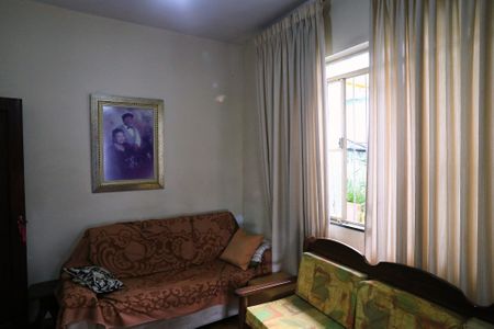 Casa à venda com 40m², 4 quartos e 2 vagas Casa à venda com 40m², 4 quartos e 2 vagasSala