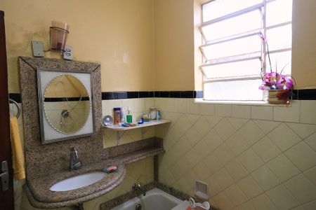 Casa à venda com 40m², 4 quartos e 2 vagas Casa à venda com 40m², 4 quartos e 2 vagasBanheiro